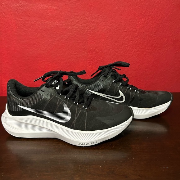 Nike air zoom women’s Black and White running shoes size 5.5 - Picture 6 of 8